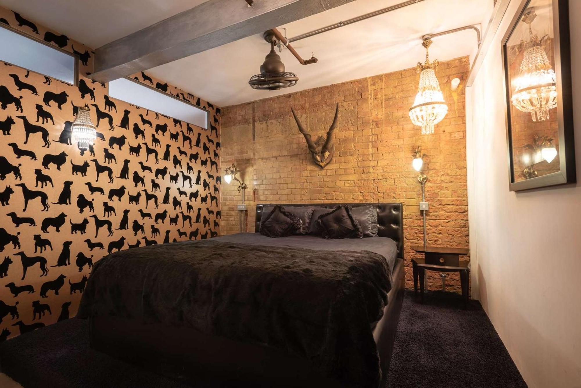 Amazingly Luxurious Loft Apartment, Soho - 3 Bedrooms, 2 Bath & Office Apartment London