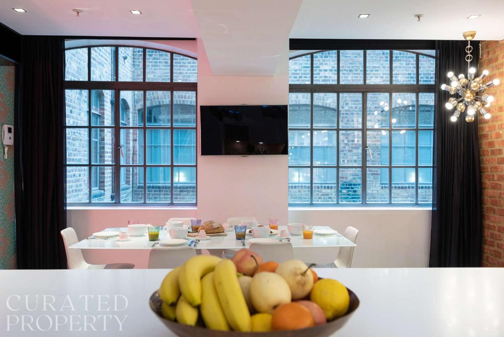 Apartment Amazingly Luxurious Loft Apartment, Soho - 3 Bedrooms, 2 Bath & Office *