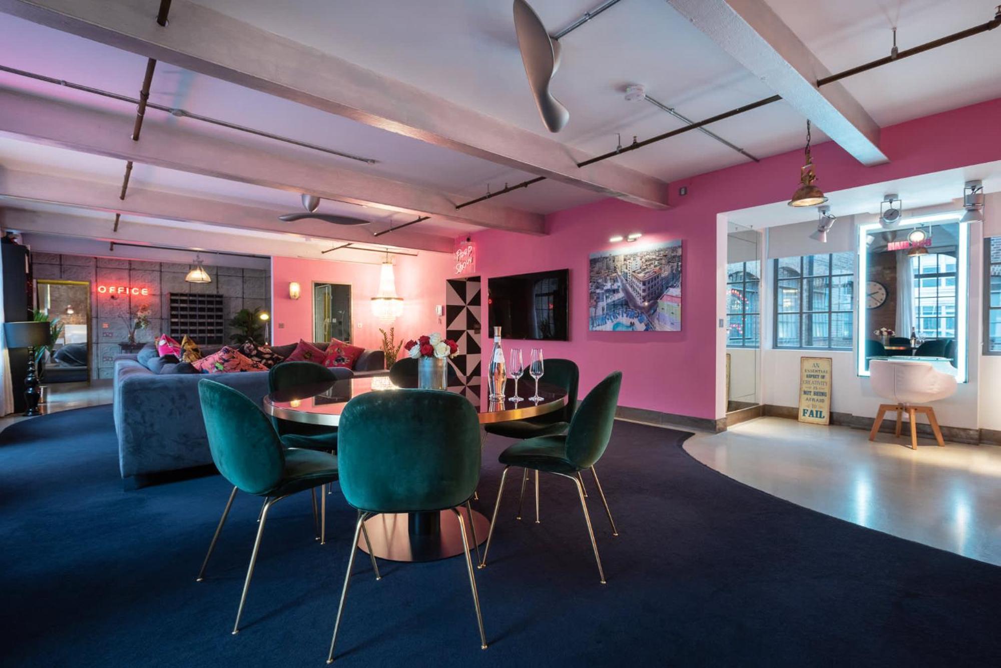 Amazingly Luxurious Loft Apartment, Soho - 3 Bedrooms, 2 Bath & Office Apartment *