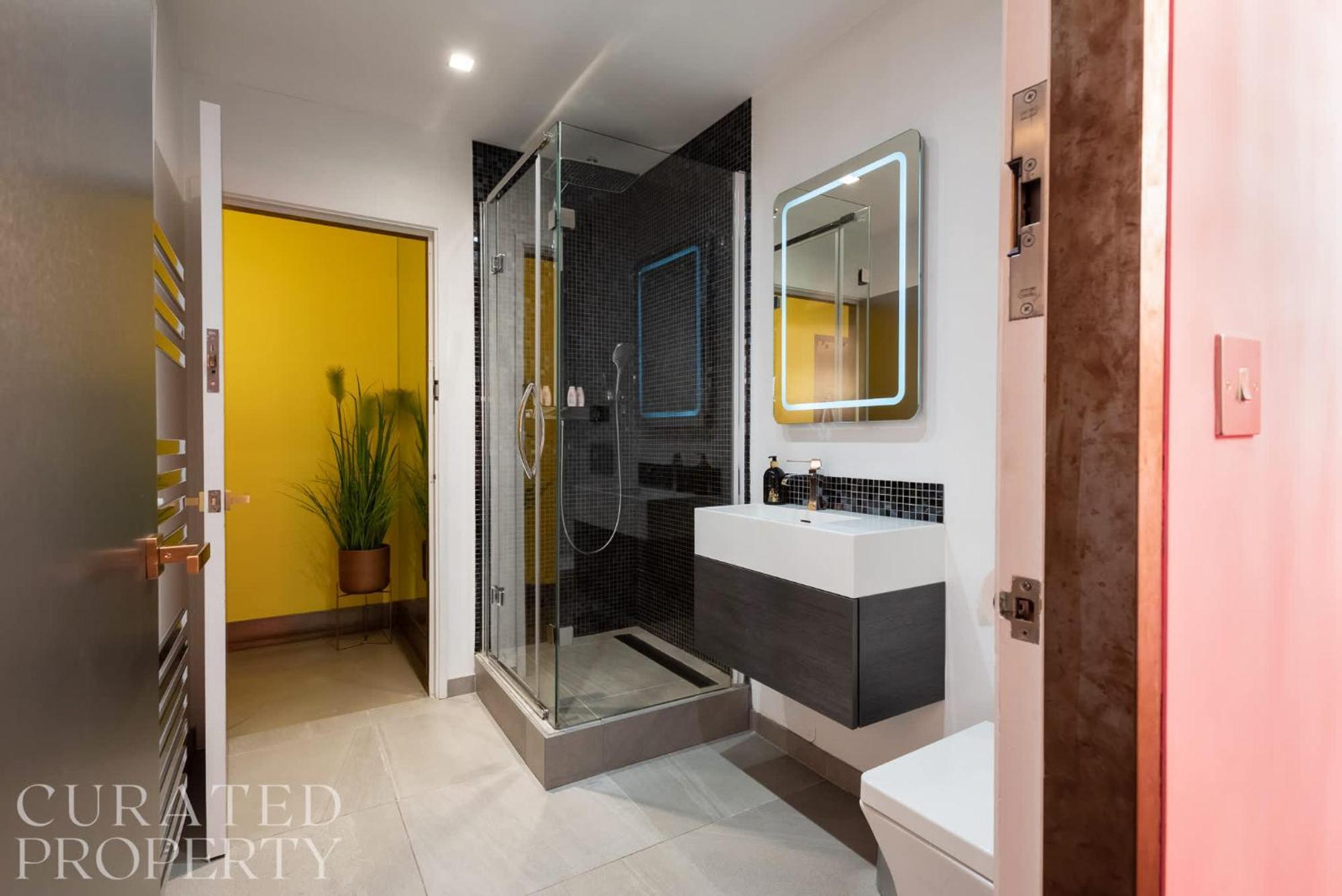 Amazingly Luxurious Loft Apartment, Soho - 3 Bedrooms, 2 Bath & Office * London