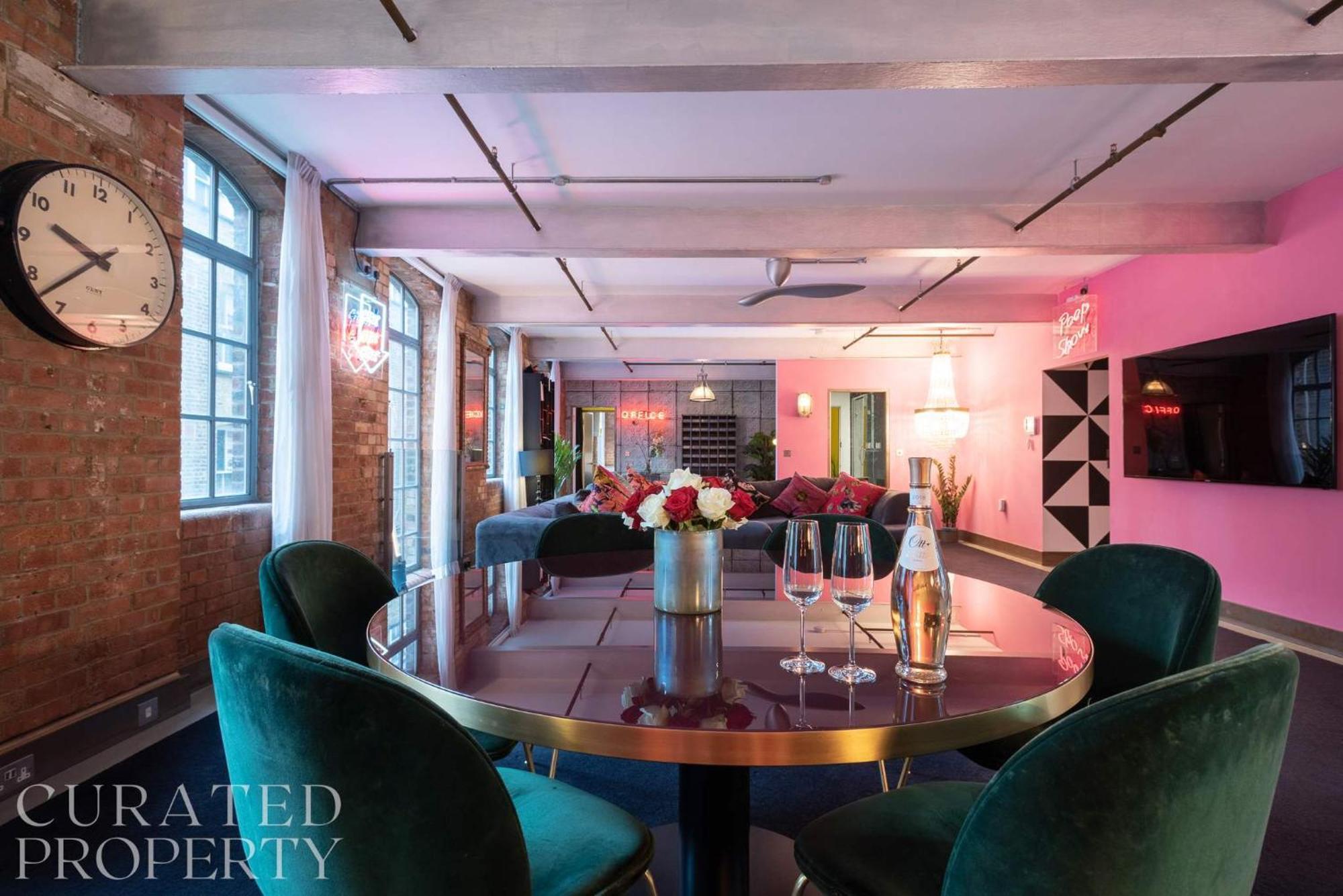 Apartment Amazingly Luxurious Loft Apartment, Soho - 3 Bedrooms, 2 Bath & Office London