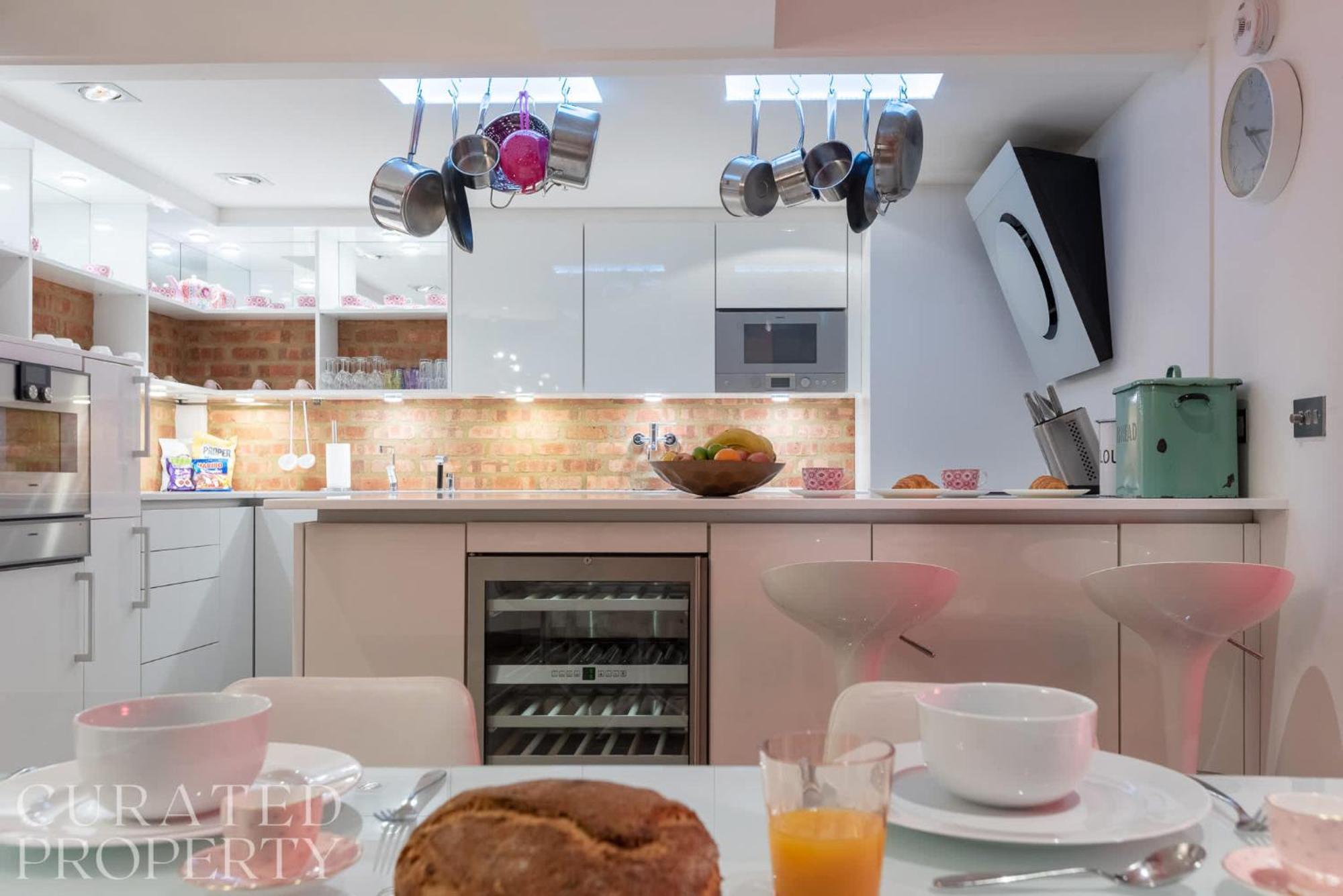Amazingly Luxurious Loft Apartment, Soho - 3 Bedrooms, 2 Bath & Office