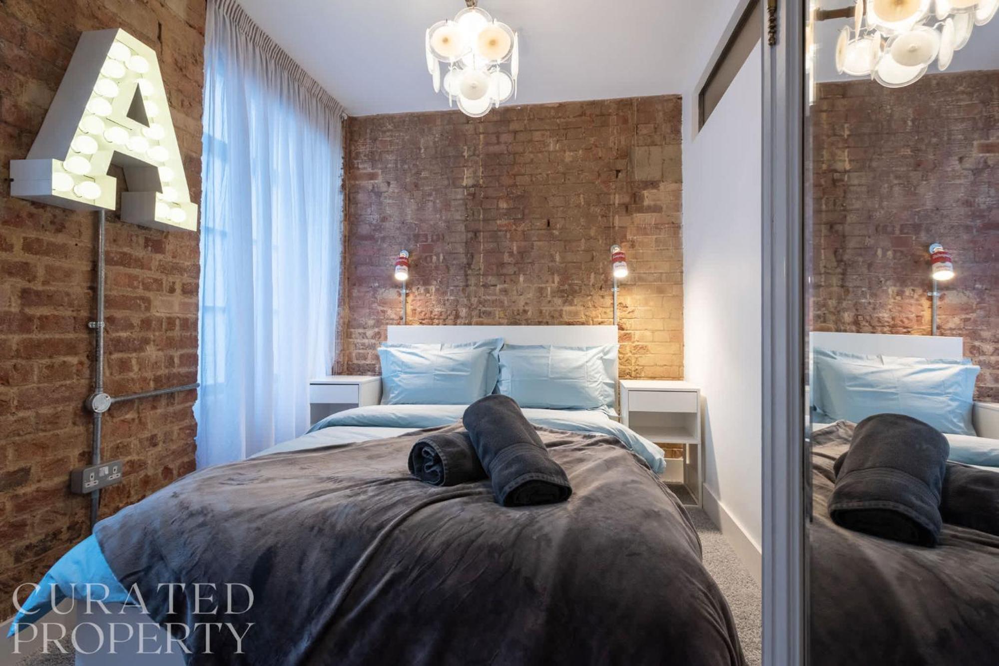 Apartment Amazingly Luxurious Loft Apartment, Soho - 3 Bedrooms, 2 Bath & Office *