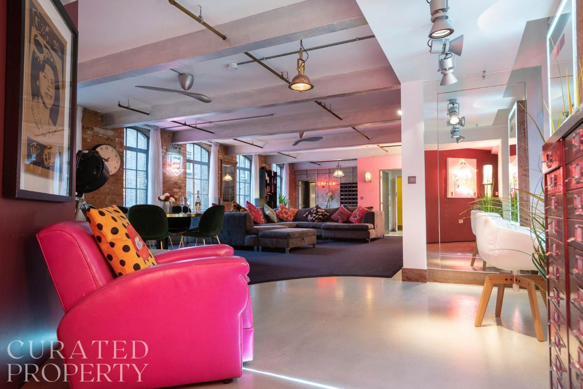 Apartment Amazingly Luxurious Loft Apartment, Soho - 3 Bedrooms, 2 Bath & Office London
