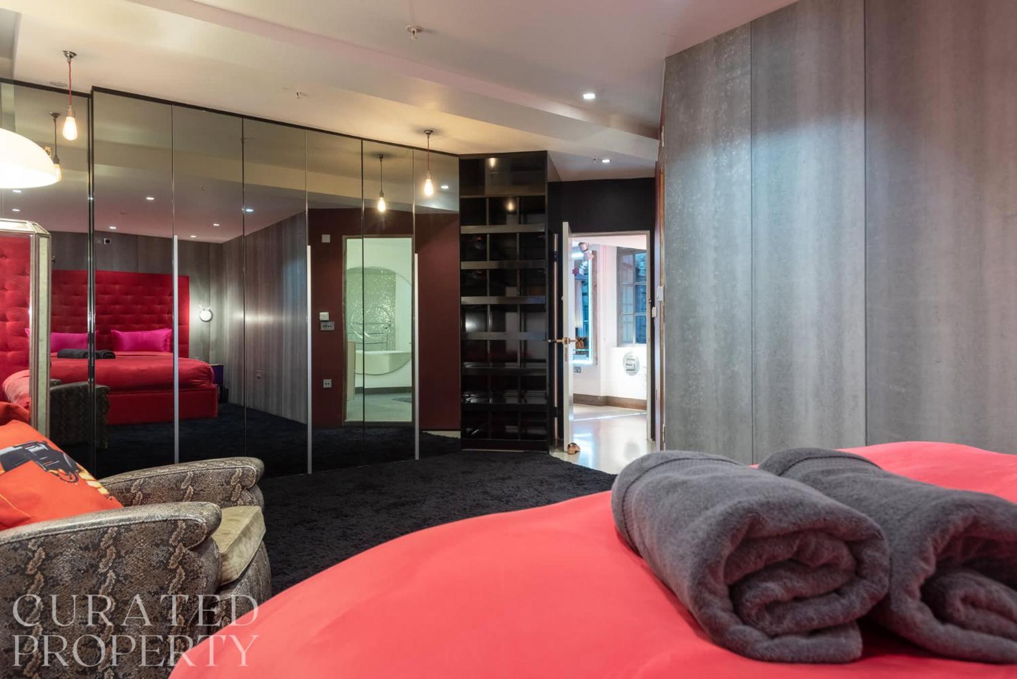 Apartment Amazingly Luxurious Loft Apartment, Soho - 3 Bedrooms, 2 Bath & Office London