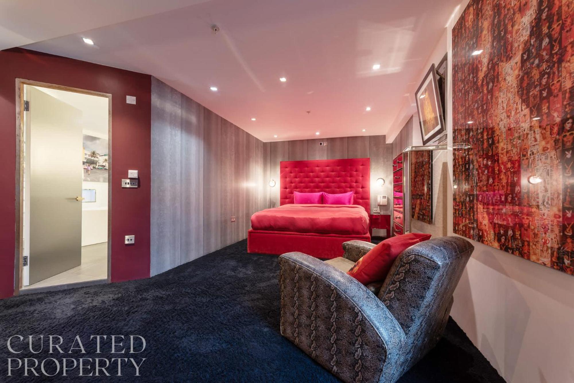 Amazingly Luxurious Loft Apartment, Soho - 3 Bedrooms, 2 Bath & Office London
