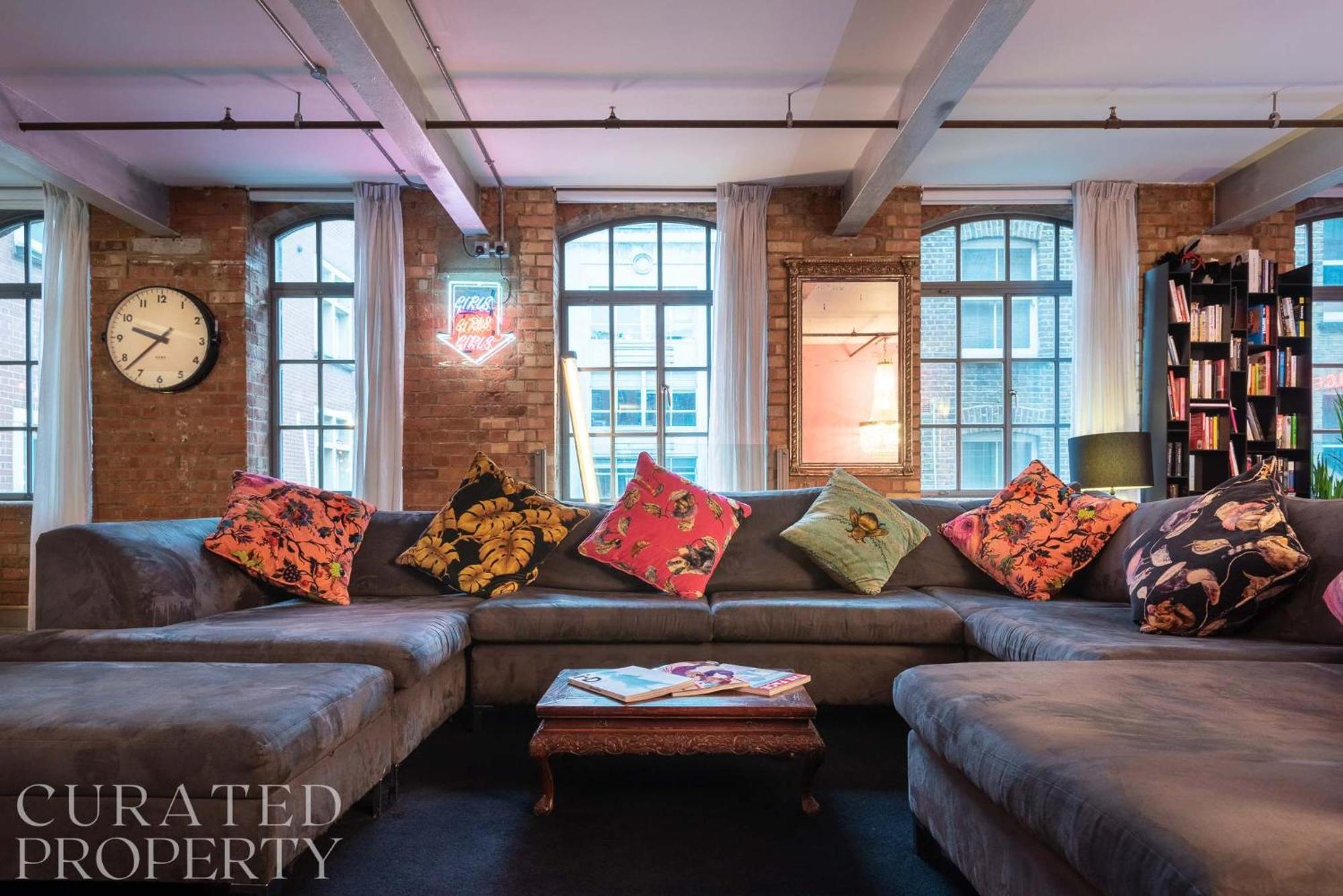 Amazingly Luxurious Loft Apartment, Soho - 3 Bedrooms, 2 Bath & Office * London