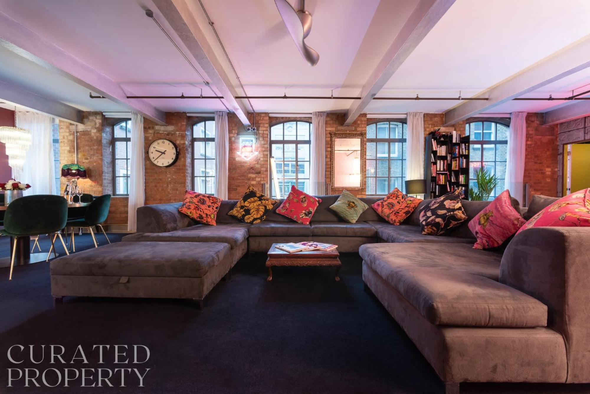 Amazingly Luxurious Loft Apartment, Soho - 3 Bedrooms, 2 Bath & Office London